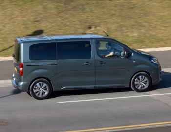 Toyota ProAce Verso Electric [UK-spec] '2024–pr.