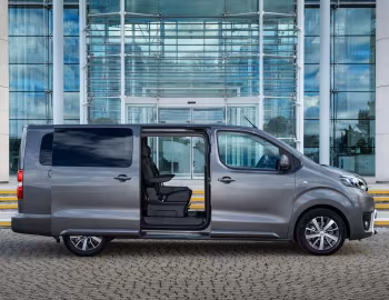Toyota ProAce Verso VIP [UK-spec] '2018–23