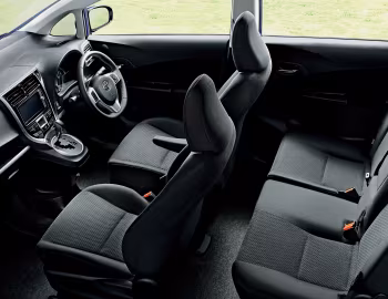 Интерьер Toyota Ractis (NSP120) '05.2014–09.2016