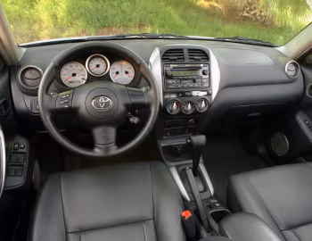 Interior 2004–05 Toyota RAV4 [North America] '2003–05