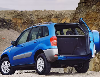 Toyota RAV4 D-4D 5-door [UK-spec] '2000–03