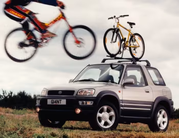 Toyota RAV4 "Giant" [UK-spec] '1999–2000