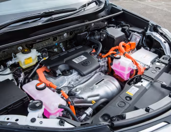 Bajo el capó Toyota RAV4 Hybrid [UK-spec] '2015–19