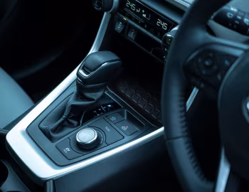 Interior Toyota RAV4 Hybrid [Japan] '04.2019–25