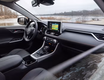 Interior Toyota RAV4 Hybrid Adventure [EU-spec] '2021–25