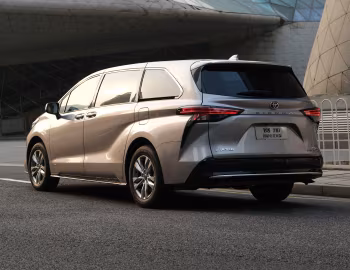 Toyota Sienna Platinum HEV [China] '2024–pr.