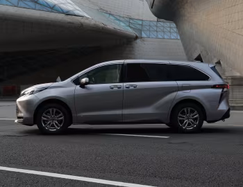 Toyota Sienna Platinum HEV [China] '2024–pr.