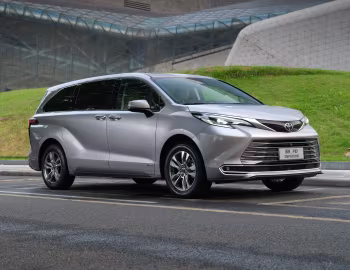 Toyota Sienna Platinum HEV [China] '2024–pr.