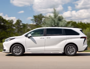 2021–pr. Toyota Sienna LE '2020–pr.