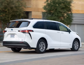 2021–pr. Toyota Sienna LE '2020–pr.