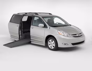 2009 Toyota Sienna Rampvan by BraunAbility [North America] (XL20)