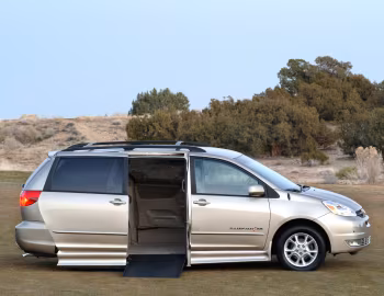 2004–05 Toyota Sienna LE Rampvan IMS [North America] (XL20) '2003–05