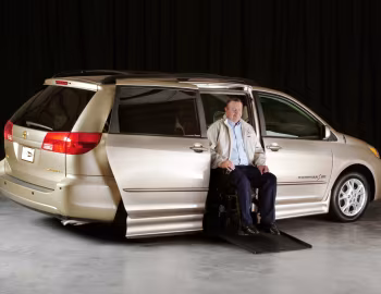2004–05 Toyota Sienna LE Rampvan IMS [North America] (XL20) '2003–05
