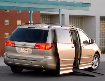2004–05 Toyota Sienna LE Rampvan IMS [North America] (XL20) '2003–05