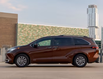 2021–pr. Toyota Sienna XLE AWD '2020–pr.