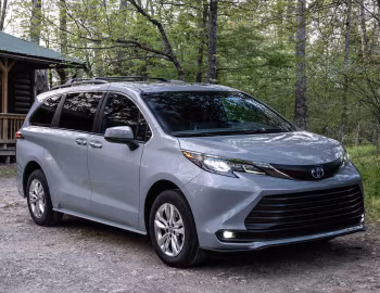 2022–pr. Toyota Sienna XLE AWD "Woodland" '2021–pr.