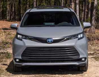 2022–pr. Toyota Sienna XLE AWD "Woodland" '2021–pr.