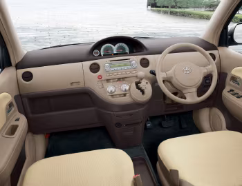 Interior Toyota Sienta (NCP81G) '09.2003–05.2006
