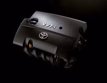 Пад капотам Toyota Sienta