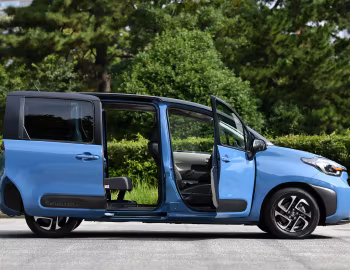 Toyota Sienta Z 5-seater [Japan] (5BA-MXPC10G) '08.2022–04.2024