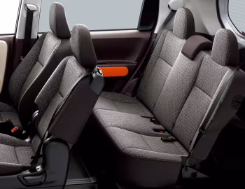 Інтэр'ер Toyota Spade♠ '07.2012–07.2015