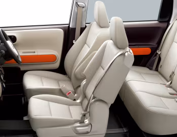 Інтэр'ер Toyota Spade♠ '07.2012–07.2015