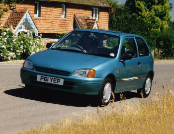 Toyota Starlet 3-door [UK-spec] (P90) '01.1996–07.1999