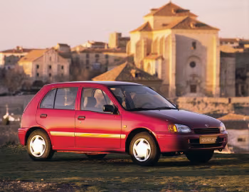 Toyota Starlet 5-door (P90) '01.1996–07.1999