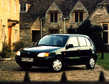 Toyota Starlet 5-door [UK-spec] (P90) '01.1996–07.1999