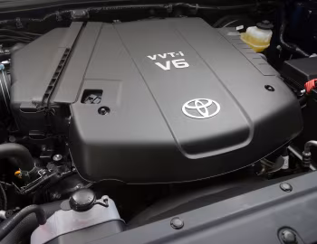 Bajo el capó 2013–15 Toyota Tacoma SR5 Double Cab '2012–15