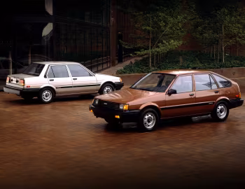 Toyota Corolla 4-door Deluxe Sedan, Toyota Corolla 5-door Deluxe Liftback