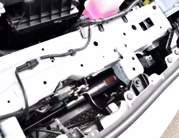 Sob o capô TRD Toyota Prius '2015–18