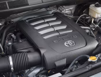 Bajo el capó 2015–18 Toyota Tundra TRD Pro CrewMax Cab '2014–18