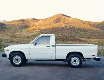 1983 Toyota Deluxe Long Truck 2WD (RN44) '1982–83