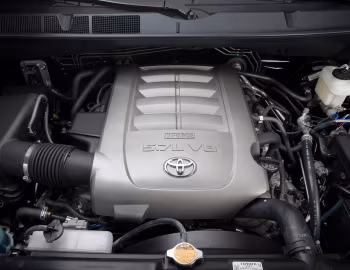 Bajo el capó 2010–13 Toyota Tundra CrewMax Platinum Package '2009–13
