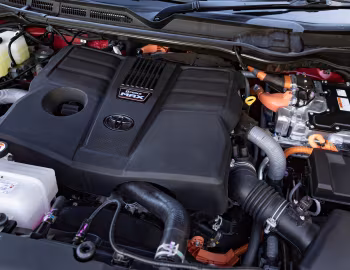 Bajo el capó Toyota Tundra Limited CrewMax [Australia] '2024–pr.