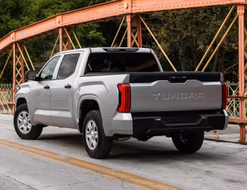 2022–pr. Toyota Tundra SR CrewMax '2021–pr.