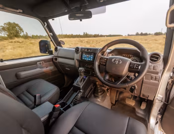 Interior Ulterio Motiv Toyota Land Cruiser 6×6 Double Cab (J79) '2024–pr.