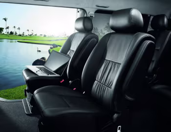 Interior Toyota Ventury '2011–14