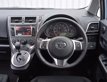 Panel frontal Toyota Verso-S [UK-spec] '2011–13