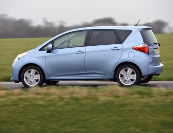 Toyota Verso-S [UK-spec] '2011–13