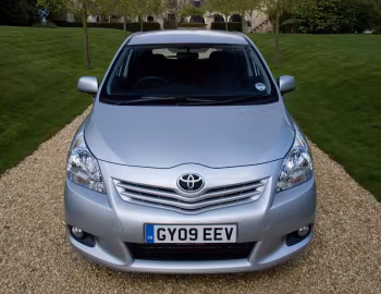 Toyota Verso [UK-spec] '2009–13