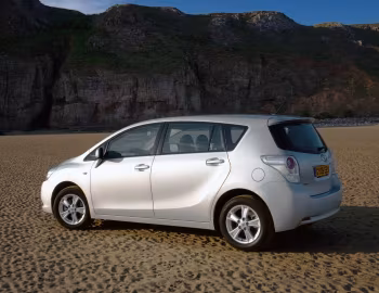 Toyota Verso [UK-spec] '2009–13