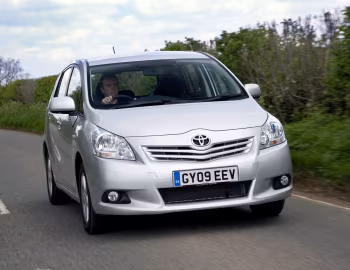 Toyota Verso [UK-spec] '2009–13