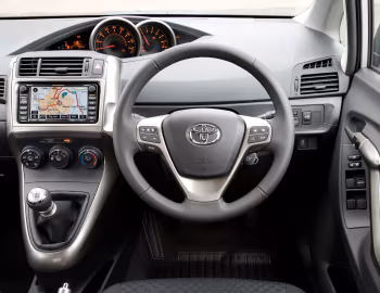 Panel frontal Toyota Verso [UK-spec] '2009–13