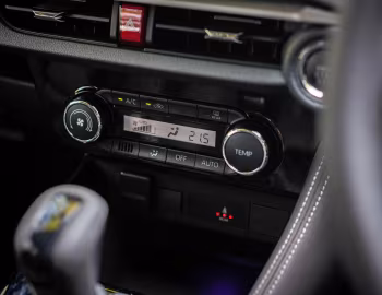 Інтэр'ер Toyota Vios [Malaysia] '03.2023–н.ч.