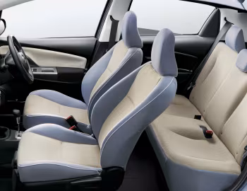 Интерьер Toyota Vitz '2014–01.2017