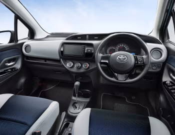 Интерьер Toyota Vitz '2014–01.2017