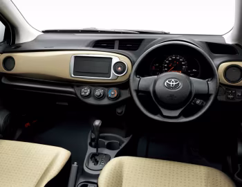 Panel frontal Toyota Vitz (NCP131) '12.2010–14