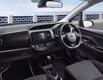 Panel frontal Toyota Vitz "20th Anniversary" (P130) '2019